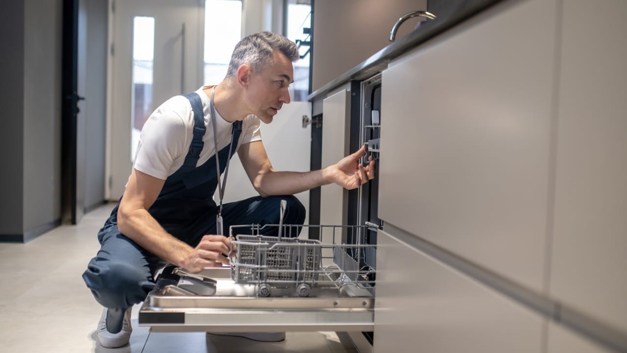 Nettoyer mini lave-vaisselle : guide détartrage complet